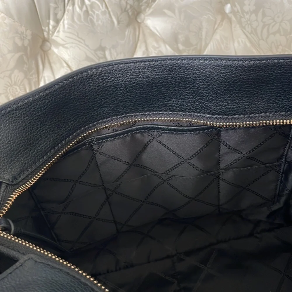 Brand New Michael Kors Genuine Leather Zippered Sylvia Tote Purse Black w/ Gold